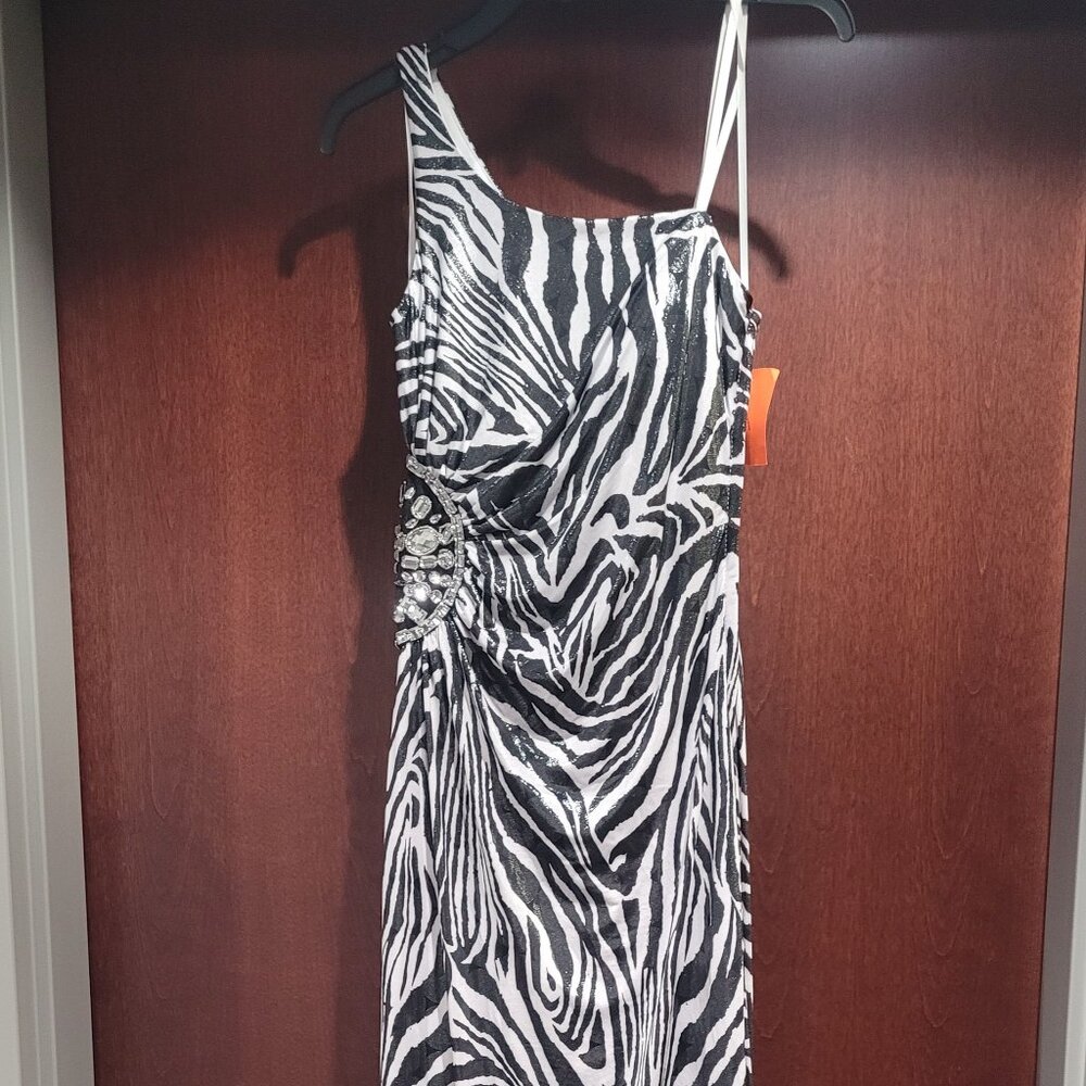 Josh Prom 335710P Size 8 Black and White Prom Dress